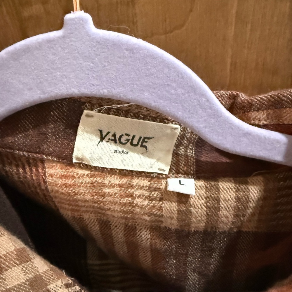 Vague Studios Surge Zip Flannel, plaid, zipper closure, and frayed edges. - Picture 2 of 5